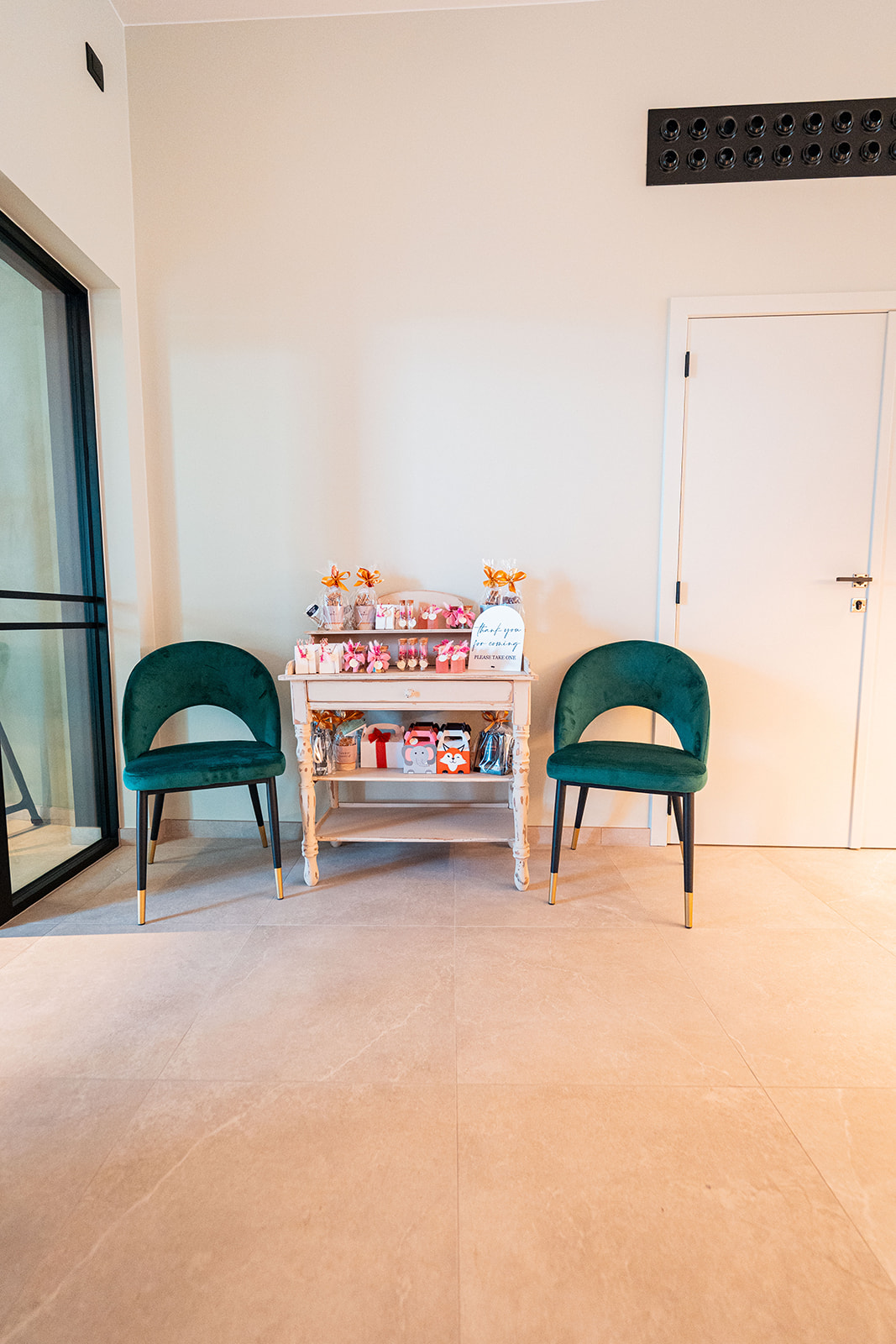 Sfeerhoek met bedankjes en velvet stoelen